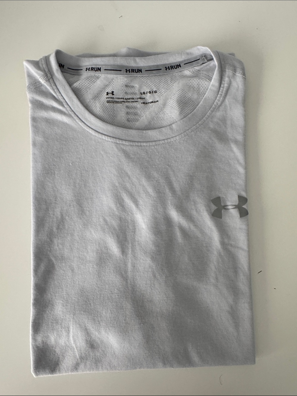 Under Armour Men’s light gray Short Sleeve fitted Running Tee with Gray Logo